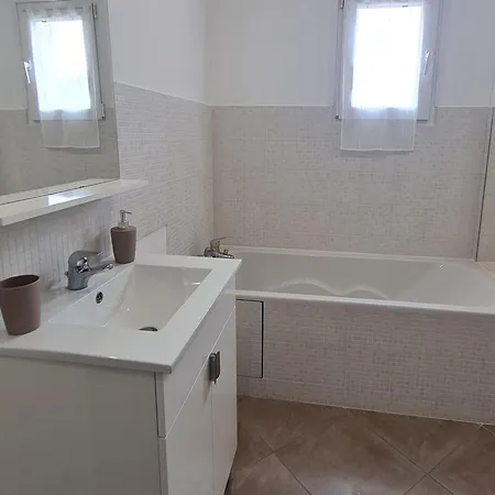 Gite Contemporain 130m² Avec Terrasse, Foret, 3 Chambres, Parking Prive, Linge Inclus - Fr-1-584-322 *